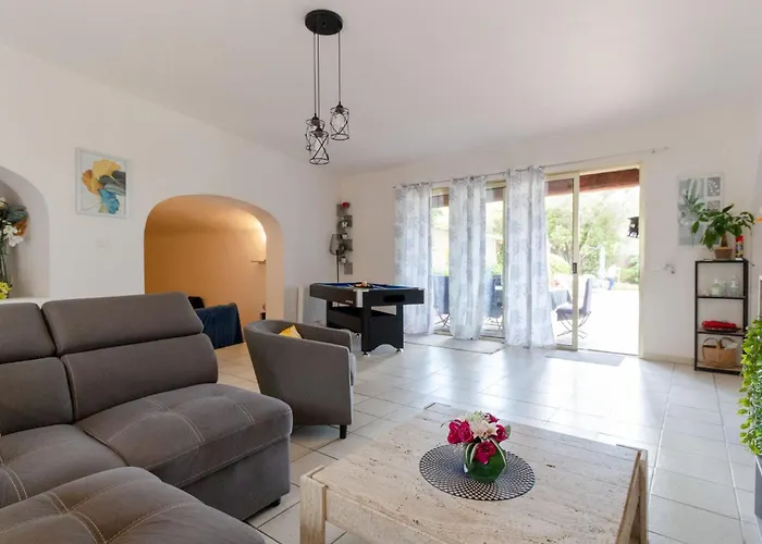 Villa Ceyreste וילה *